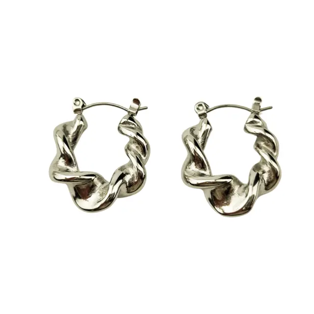 II Dive Twist Earrings
