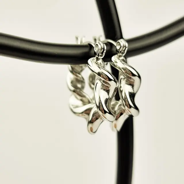 II Dive Twist Earrings - Imagen 2